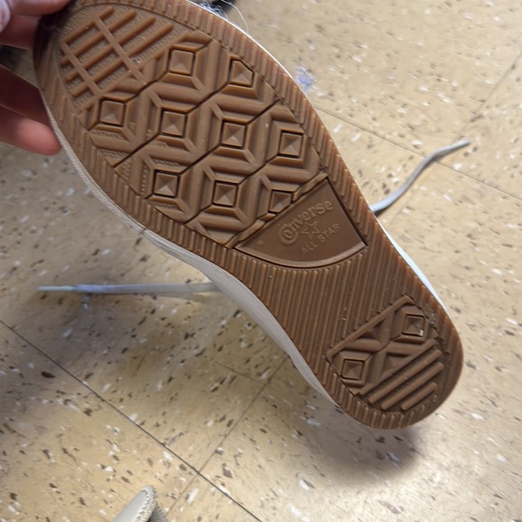 Converse - Picture 3 of 5